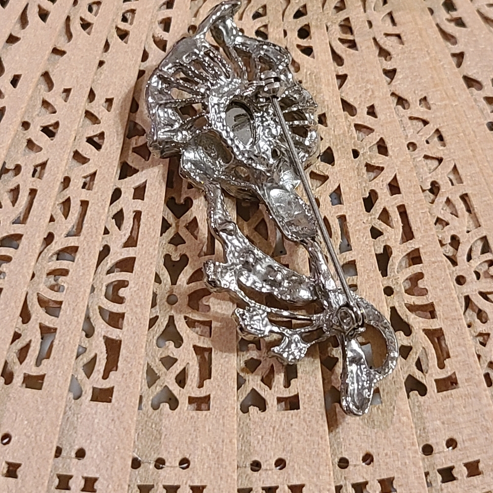 Vintage pin floral brooch jewelry for sale - Picture 5 of 8
